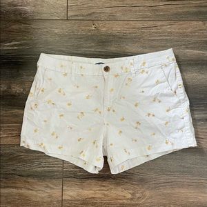 White Old Navy Everyday Shorts